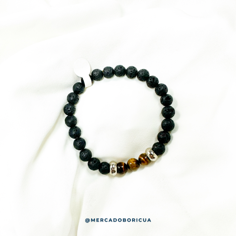 pulsera de hombre con piedra volcanica negra y cuarzos ojo de tigre amarillo sobre un fondo blanco